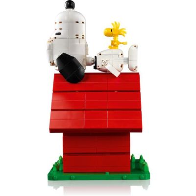LEGO Ideas - Peanuts: Snoopyho bouda