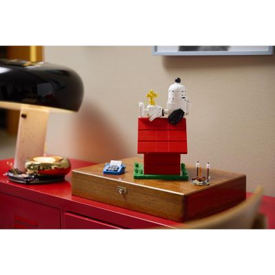 LEGO Ideas - Peanuts: Snoopyho bouda