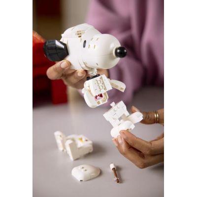 LEGO Ideas - Peanuts: Snoopyho bouda