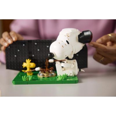 LEGO Ideas - Peanuts: Snoopyho bouda