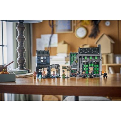 LEGO Harry Potter - Kouzelnické obchody v Obrtlé ulici