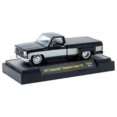 M2 MACHINES CHEVROLET CHEYENNE PICK-UP SUPER 30 CUSTOM 1972 - BLACK WHITE 1/64