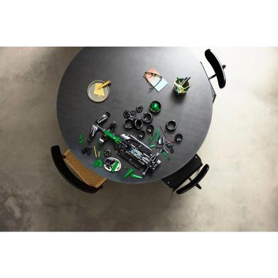 LEGO Technic - Auto Aston Martin Aramco AMR25 F1®