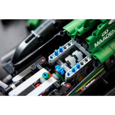 LEGO Technic - Auto Aston Martin Aramco AMR25 F1®