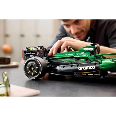 LEGO Technic - Auto Aston Martin Aramco AMR25 F1®