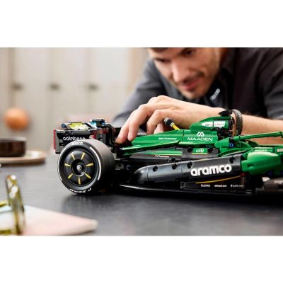 LEGO Technic - Auto Aston Martin Aramco AMR25 F1®