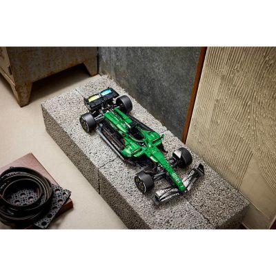 LEGO Technic - Auto Aston Martin Aramco AMR25 F1®