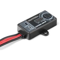 Elektronikus kapcsoló 8A állandó/14A csúcsfeszültség 5-10 V-os akkumulátorokkal (2S Lipo/Li-ion, 4-8 cellás NiMH) működő eszközökhöz, oszlopos LED feszültségjelzővel. Méretek 43x33x9 mm, súly 9g.
