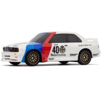 1:64-es RC modell adó nélkül. Teljesen proporcionális kormányzás, hátsókerék-meghajtás, teljes körűen engedélyezett BMW M3 karosszéria. Cserélhető 58mAh-s akkumulátor akár 45 perces vezetési idővel. Első és hátsó LED-es lámpák indexekkel.