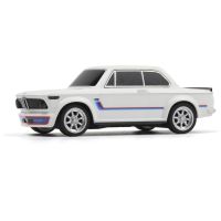 1:64-es RC modell adó nélkül. Teljesen arányos kormányzás, hátsókerék-meghajtás, teljes körűen engedélyezett BMW 2002 Turbo karosszéria. Cserélhető 58mAh-s akkumulátor akár 45 perces vezetési idővel. Első és hátsó LED-es lámpák indexekkel.