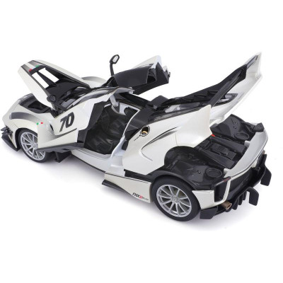 Bburago Ferrari FXX-K EVO No.70 1:18 bílá/černá