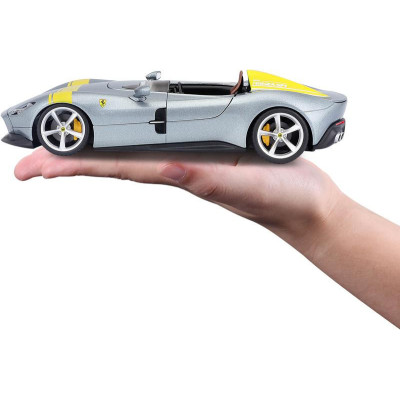 Bburago Ferrari Monza SP1 1:24 stříbrná