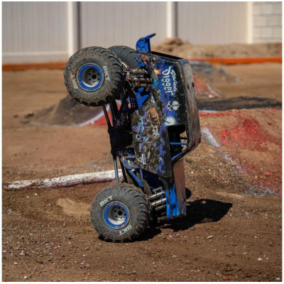 Losi LMT Monster Truck 2.0 1:8 4WD RTR Grave Digger