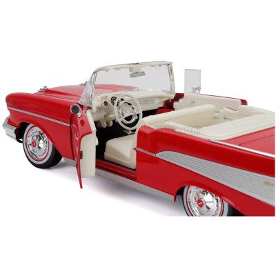 MAISTO CHEVROLET BEL AIR CABRIOLET 1957 - RED 1/18