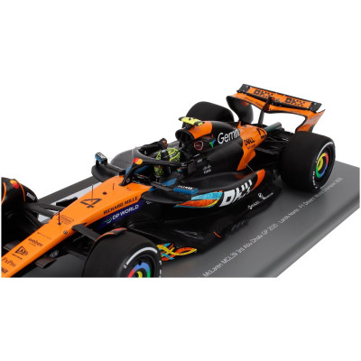SPARK MODEL McLAREN F1 MCL39 TEAM MCLAREN N 4 WORLD CHAMPION 3rd ABU DHABI GP WITH PIT BOARD 2025 LANDO NORRIS - ORANGE BLACK