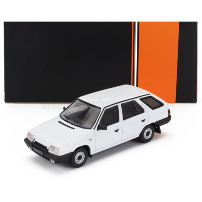 IXO MODELS ŠKODA FORMAN SW KOMBI 1990 - FEHÉR 1/43