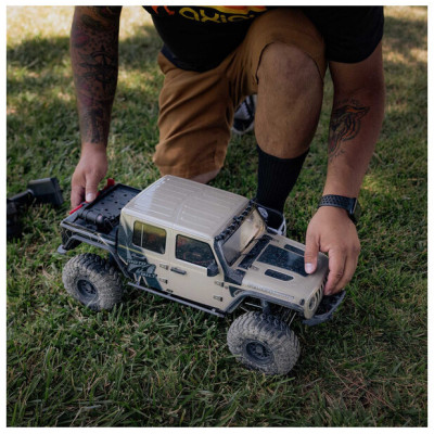 Axial SCX10 III Jeep JT Gladiator 4WD RTR zelený