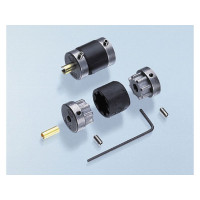 A Romarine univerzális csónaktartozékok nagyszerű kiegészítői modellhajójának.  HD 5/4 mm-es 4/3,2 mm-es csónakcsatlakozó. A csatoló A része 5mm-es furattal rendelkezik, 4mm-es osztással behelyezve, a csatoló B része 4mm-es furattal rendelkezik, 3,2mm-es osztással behelyezve. Teljes hossz 25mm, külső átmérő 18mm.