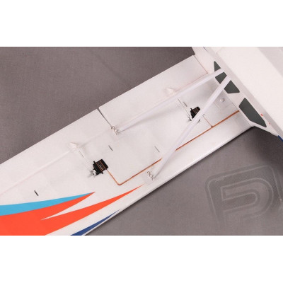 Kingfisher 1400mm ARF s koly, plováky a lyžemi