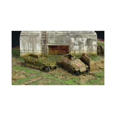 Fast Assembly military 7516 - Sd.Kfz.251/1 Ausf.C (1:72)