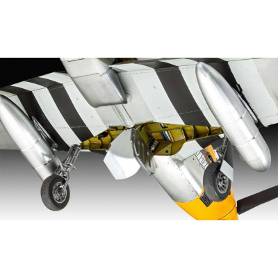 Plastic ModelKit letadlo 03944 - P-51D-5NA Mustang (1:32)