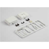 Tegye az RC autó modelljét valósághűbbé. A Killerbody egy részletes, bőrönddel ellátott szerszámkészlet makettet kínál Önnek 1:10-es RC autómodellekhez. A szerszámkészlet a bőrönddel együtt ABS anyagból készült, fehér kivitelben. A csomag tartalma egy 55 x 40 x 30 mm-es bőrönd, szerszámok ( kalapács, fűrész, csavarhúzó, stb. ).