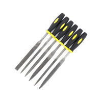 A Modelcraft hatrészes reszelőkészlet praktikus műanyag fogantyúval 190 mm hosszú. Elengedhetetlen szerszám fémek, fa vagy műanyag megmunkálásakor. A reszelők keresztmetszete téglalap, négyzet, kör, félkör és háromszög. Edzett acélból készült munkadarabok.