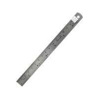 Modelcraft 150 mm-es rozsdamentes acél vonalzó. Könnyen leolvasható, két skála - metrikus és hüvelykes. Mérésre és késsel történő vágáskor útmutatóként használható. Méretek 180 x 15 mm.