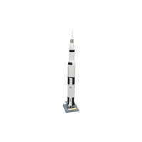 Az Estes Saturn V rakéta funkcionális modellje C sorozatú rakétahajtóművekhez. A Saturn V egy indításra kész rakéta, amely akár 61 m magasságot is elérhet! Könnyedén siklik a földre egy színes, 46 cm átmérőjű ejtőernyőn.