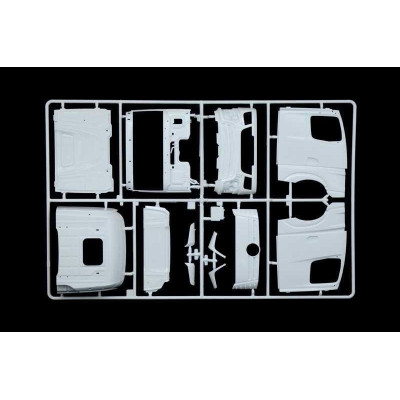 Model Kit truck 3935 - Mercedes-Benz ACTROS MP4 Giga Space (1:24)