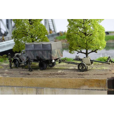 Model Kit diorama 6194 - Pegasus Bridge Airborne Assault (1:72)