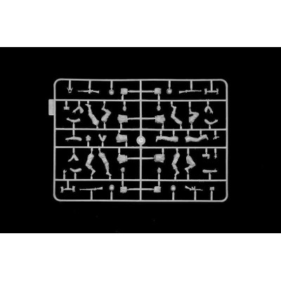 Model Kit tank 6568 - M4A1 Sherman with U.S. Infantry (1:35)