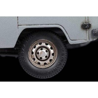Model Kit auto 43002 – Emergency Service UAZ "3909" (1:43)