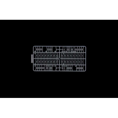 Model Kit military 7077 - Sd.Kfz. 251/8 Ambulance (1:72)